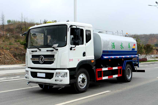 怎樣排除灑水車柴油機過早、過遲的噴油現(xiàn)象？